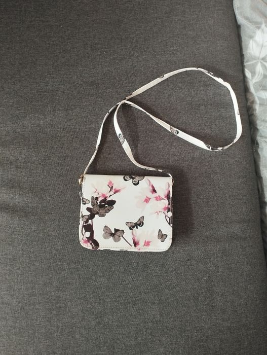 Ефектна пролетна чанта