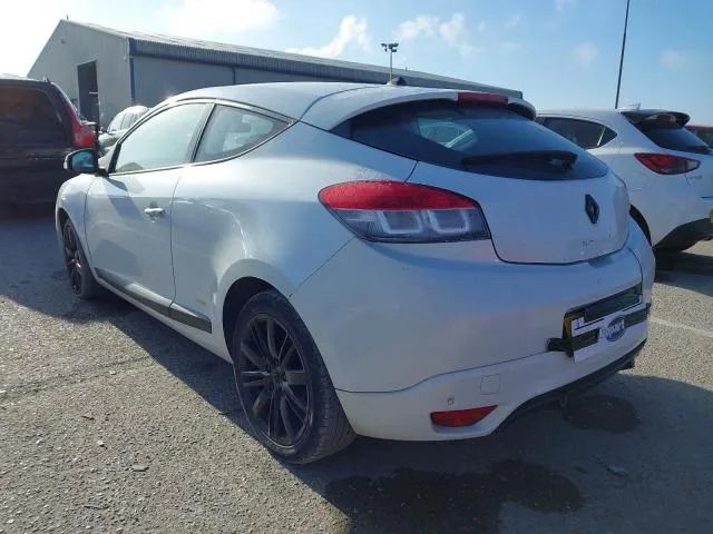 Piese de Renault Megane 3 2011 in 2 usi