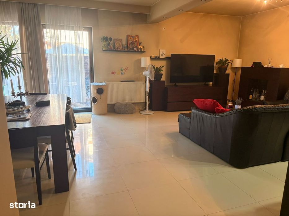 Locuință elegantă cu curte amenajată –  în spatele Pieței Delfinul