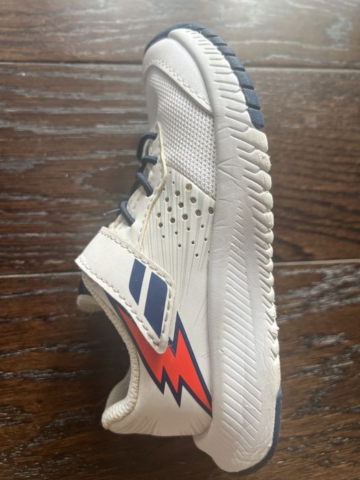 Продам кроссовки  для девочки Babolat