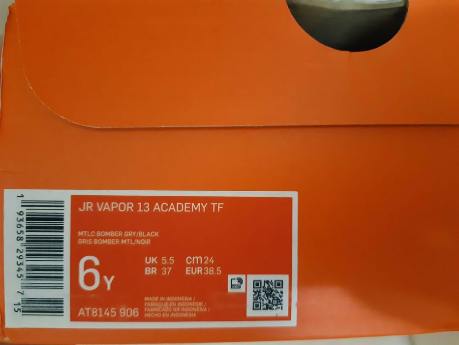 Оригинал  детские футбольные шиповки