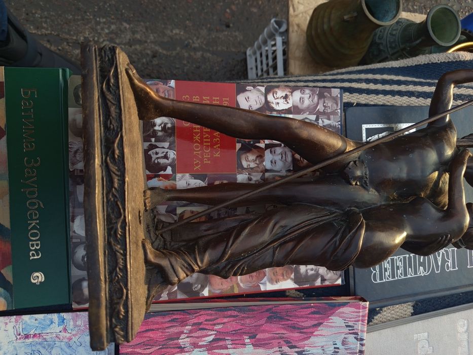 Латунная статуэтка