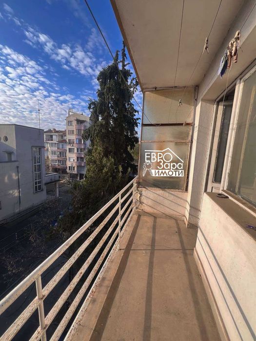 Тристаен апартамент за продажба в района на Второ Основно Училище