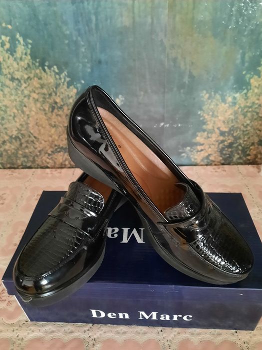 Продаю женские туфли.