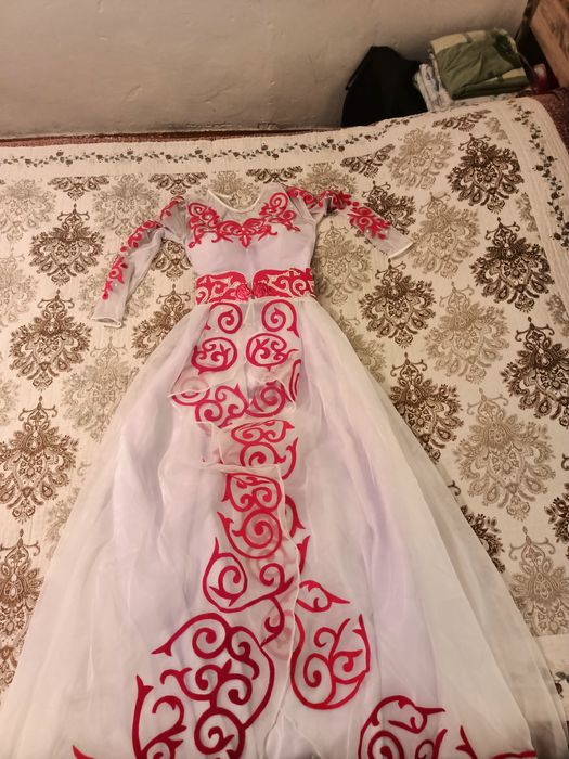 Платье узату той