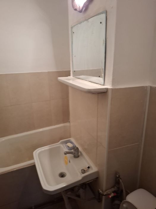 Vând apartament decomandat Titu