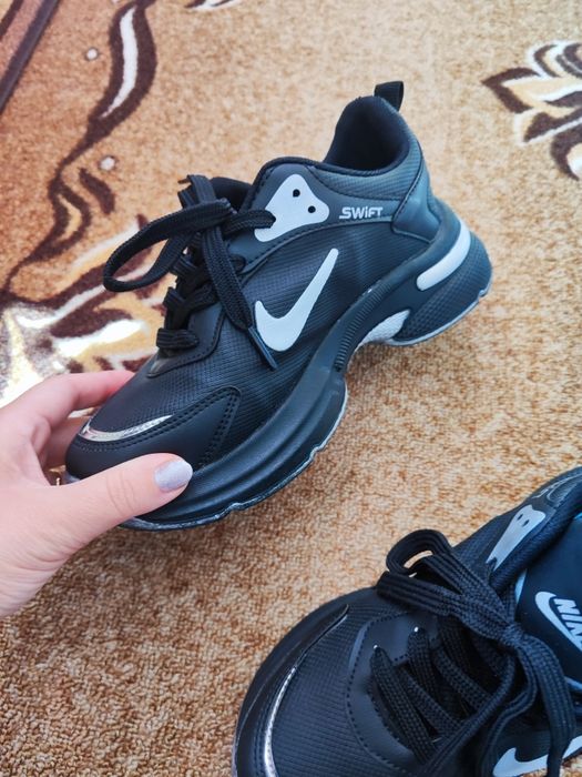 Черни маратонки 37