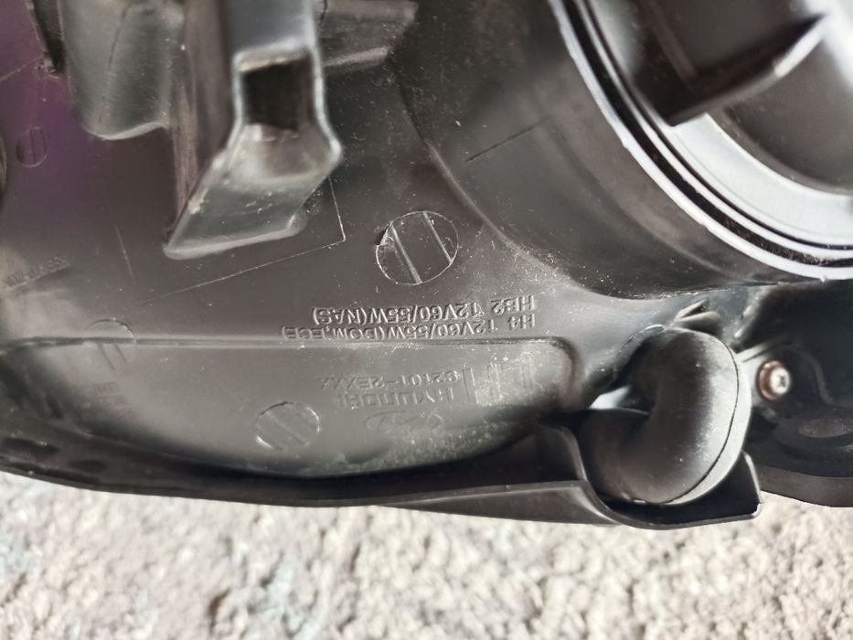 Продам левую фару Туксон JM