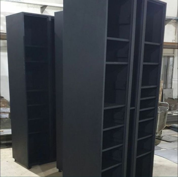 Металлические шкаф