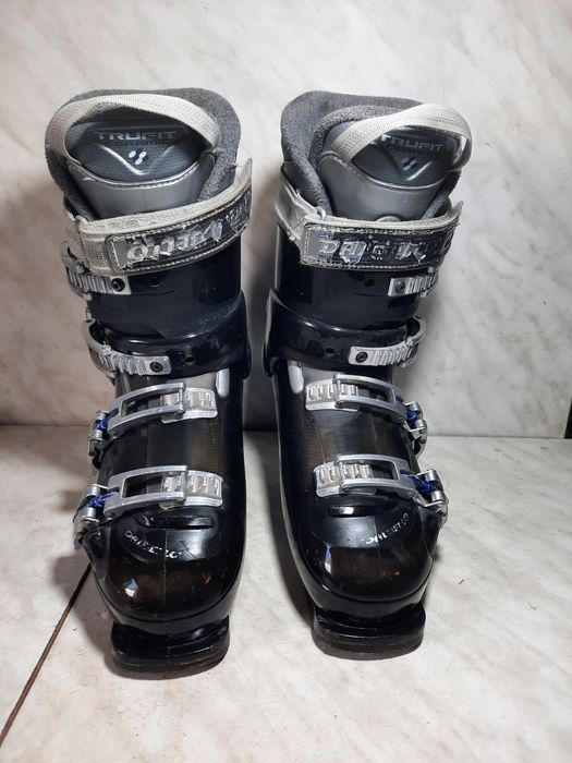 Clapari ski schi Dalbello mondo 25 corespunde mărimii 38,5