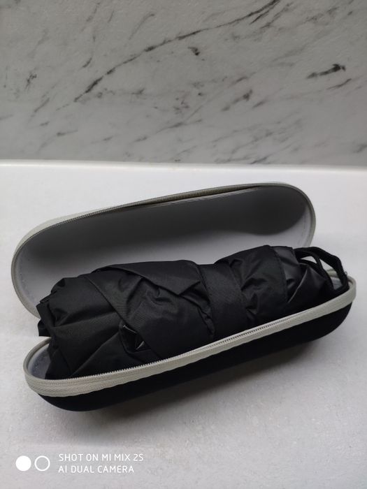 Малък джобен чадър