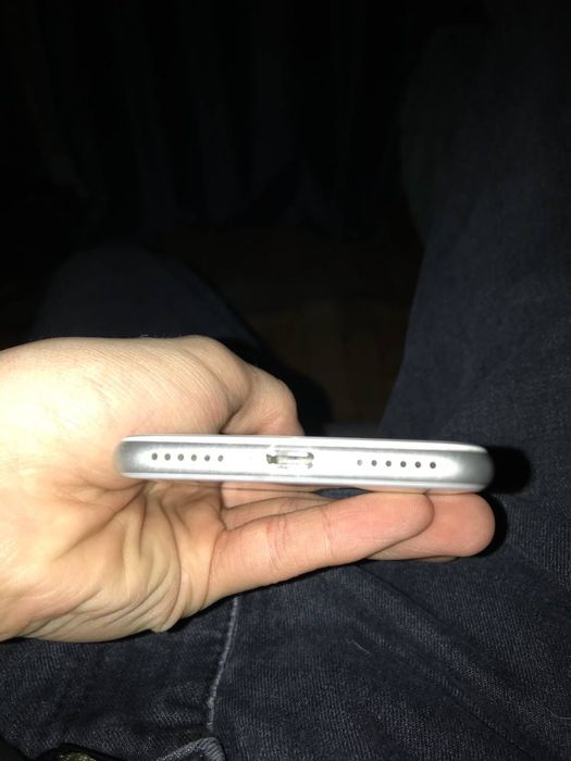 Продам срочно  IPhone 8