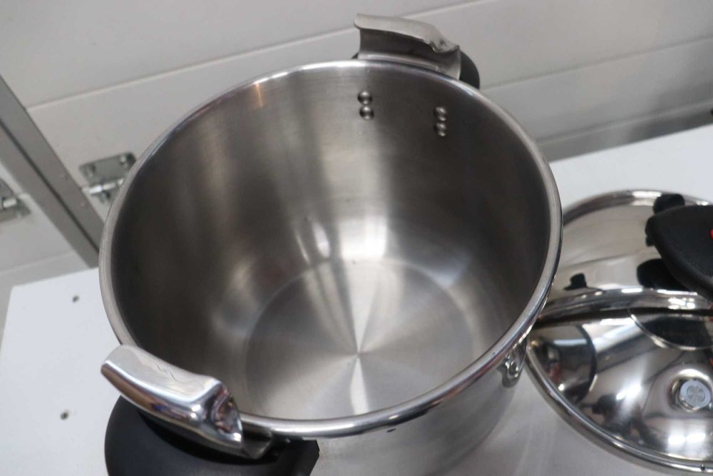 Тенджера под налягане MAGEFESA Star, неръждаема, обем 8 литра