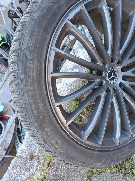 Запазени зимни гуми поне два сезона ще искарат ощте 235.45.r18