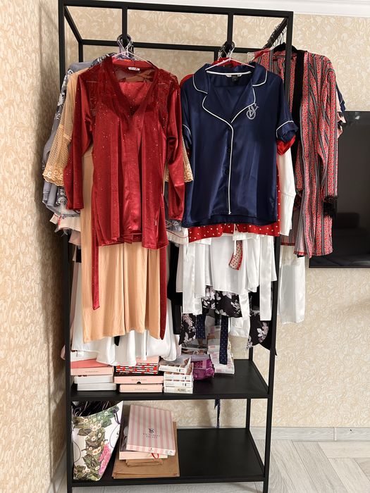 Продам стеллаж вешалка