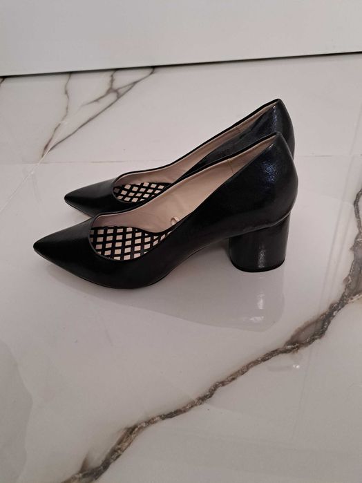 Zara Черни обувки с висок ток