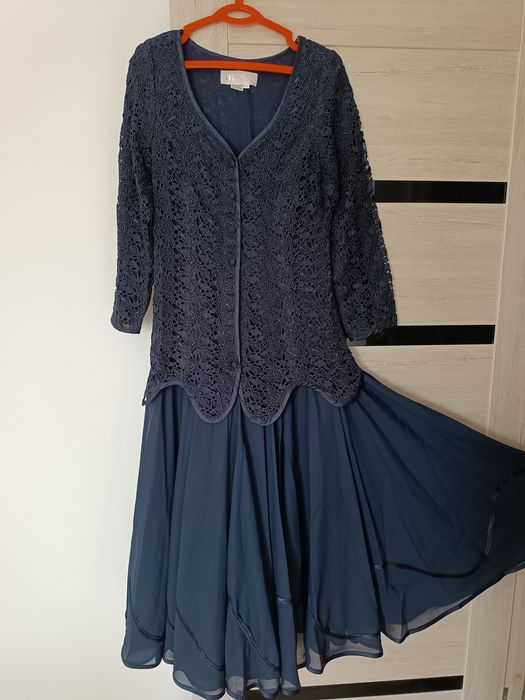 Платье нарядное из шелка