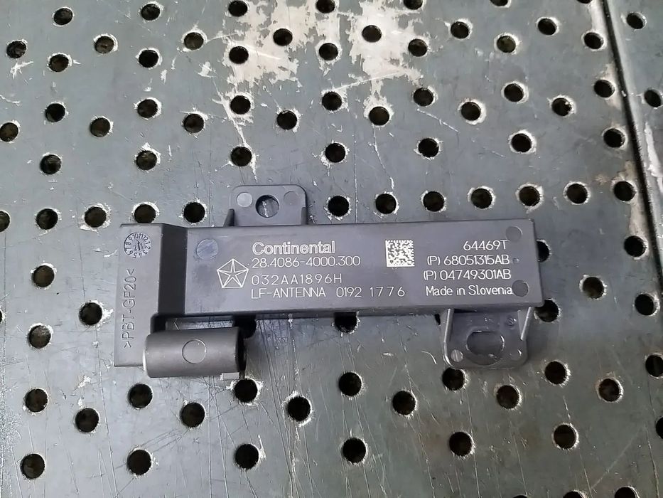 Modul keyless entry usa stanga spate jeep compass 2 2840864000300 68051315ab 04749301ab