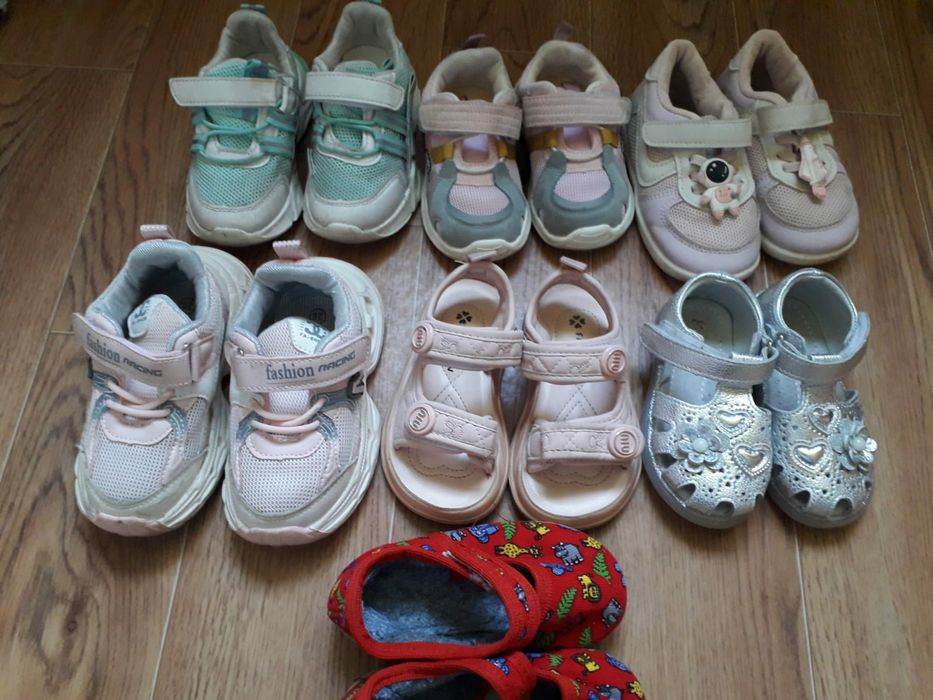 Продаю обувь детскую
