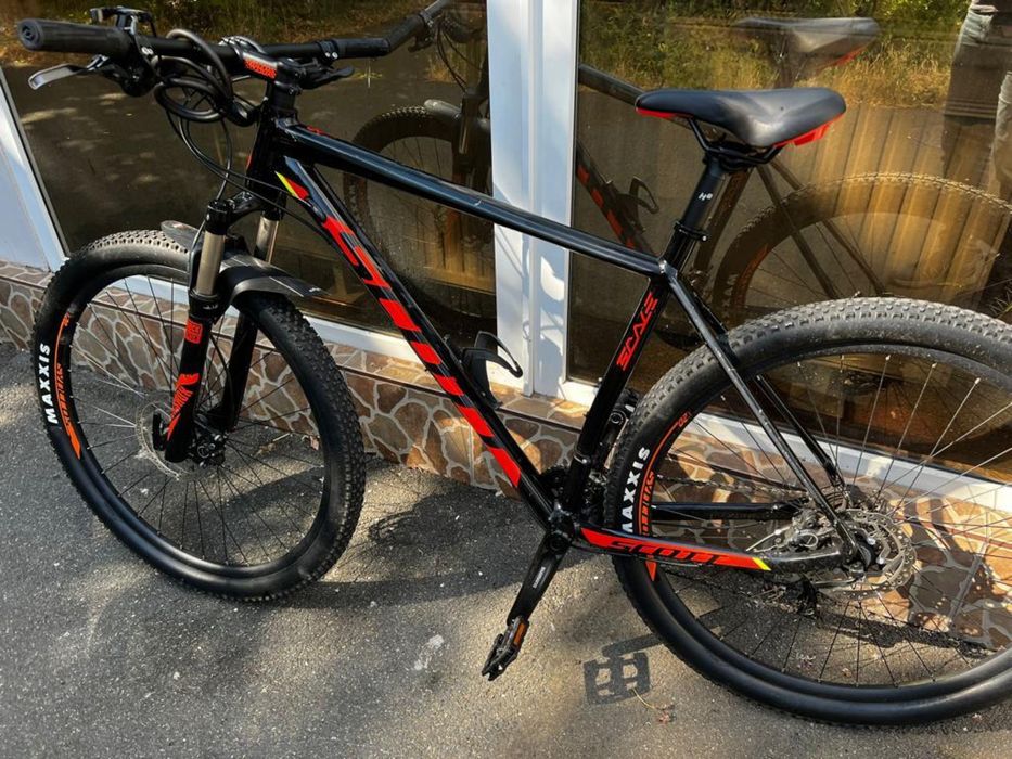 Vând bicicleta mountinbike Scott cu roti 29