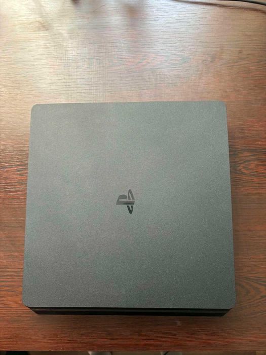 Ps 4 slim почти нов