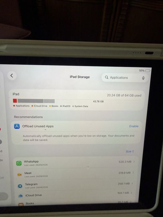 iPad Generatia 9 , intact cu Husa tastatura si Creion Digital