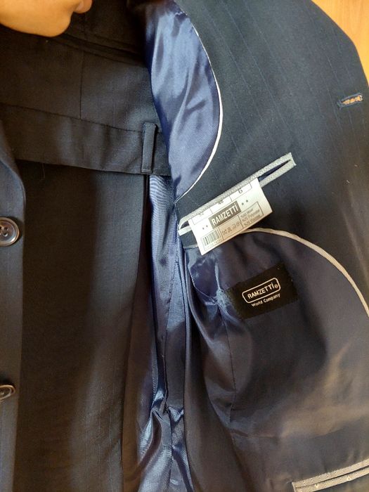 Продаю костюм классика