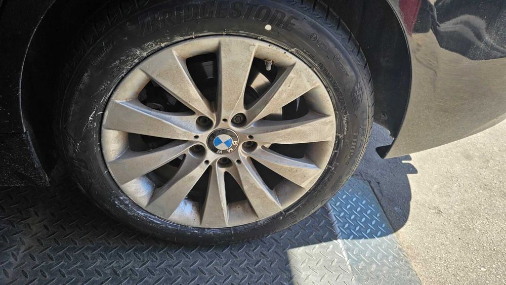 Продавам БМВ Ф31 2019г, 2.0D -190 k.c, два комплекта гуми.
