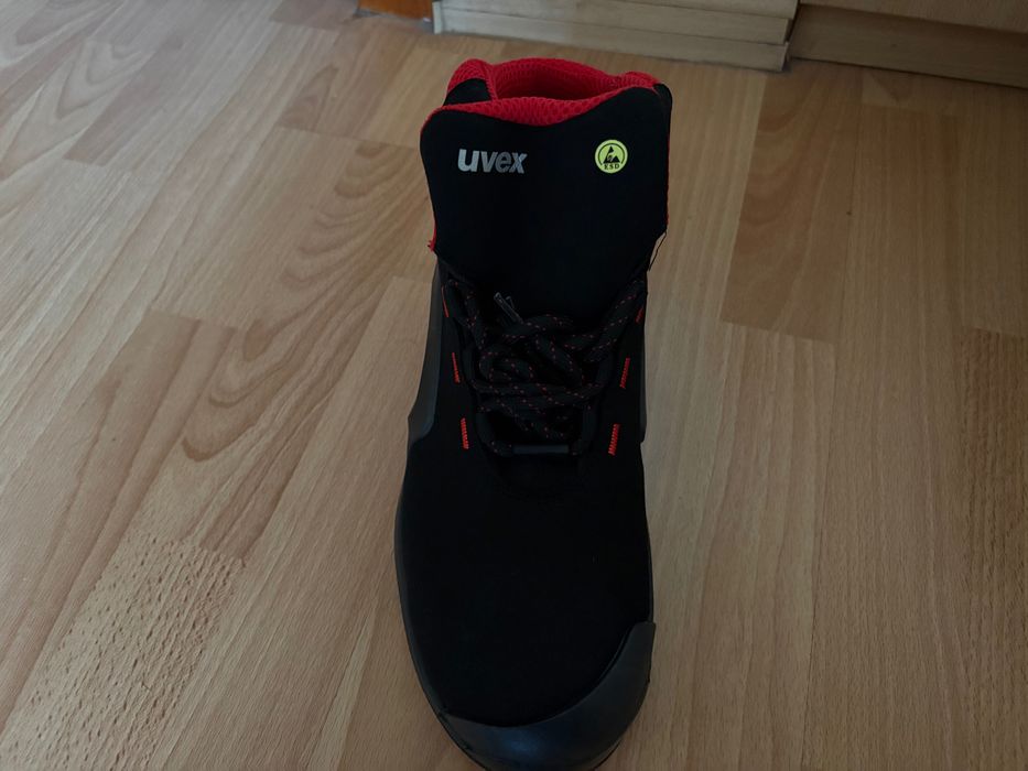 Високи работни обувки UVEX S3