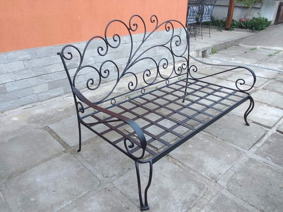 Маси и столове от ковано желязо. Градински мебели.