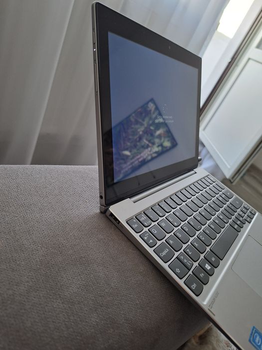 Tabletă laptop Miix 320-10ICR 2GB Win 10