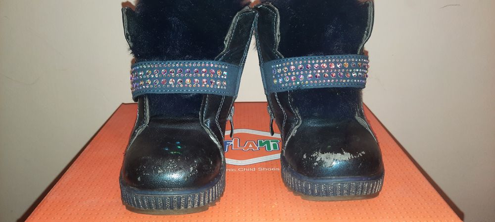 Ботинки на девочку 3-4 годика  осень-весна