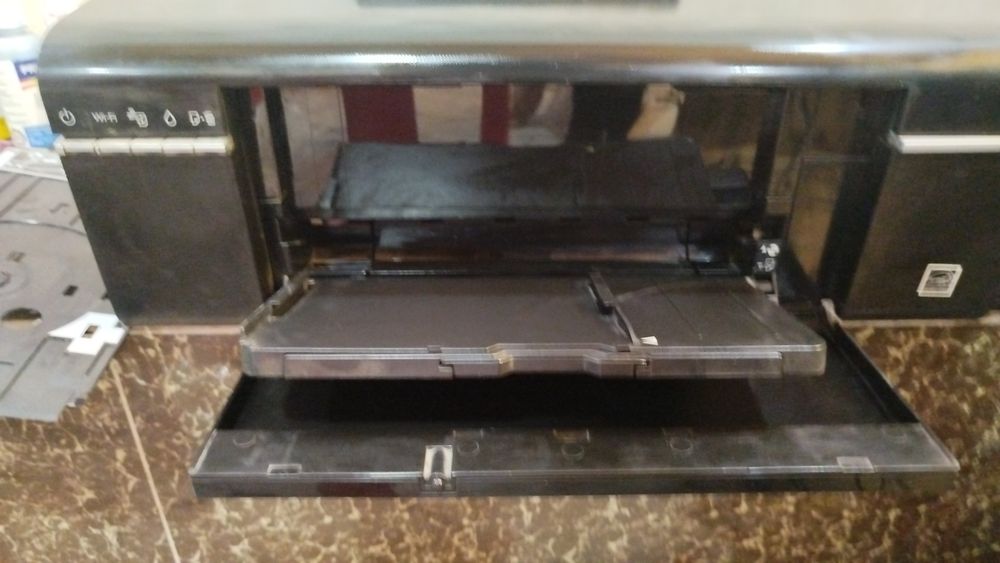 Epson l805 holati yahshi obmen ps3 ps4