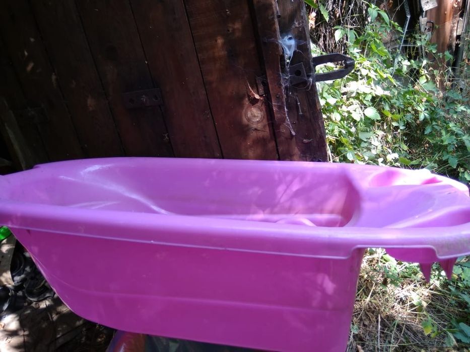 Продам детскую ванночку на подставке. Новая