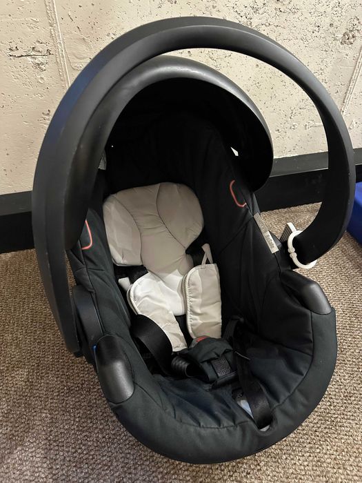 Детска количка Stokke Trailz в лимитиран цвят KOMPLEKT два коша и столче за кола (с база isofix)