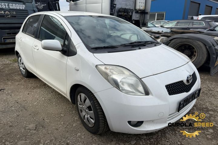 Aripa fata stanga cod culoare 068 Polar White Toyota Yaris XP9 [2005