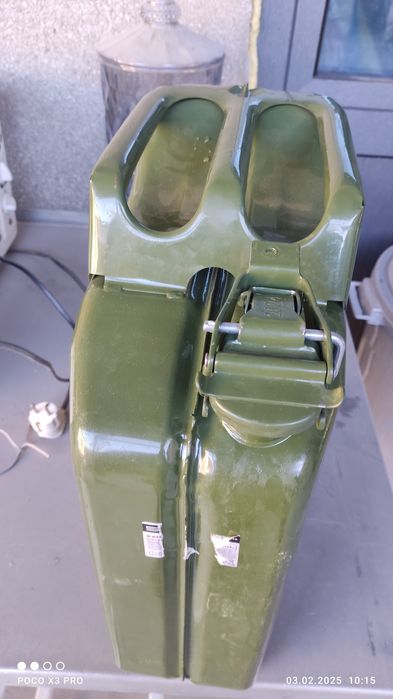 Продам канистру 20 л