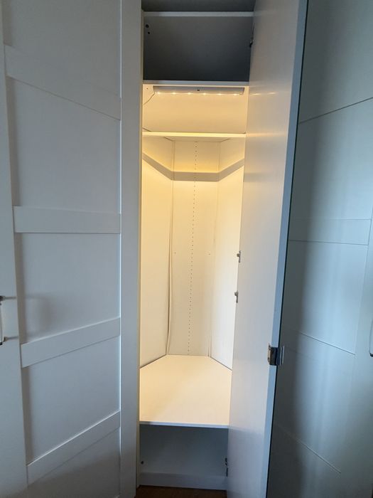 Шкаф с подсветкой