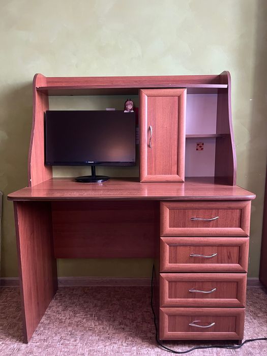 Продам стол компьютерный