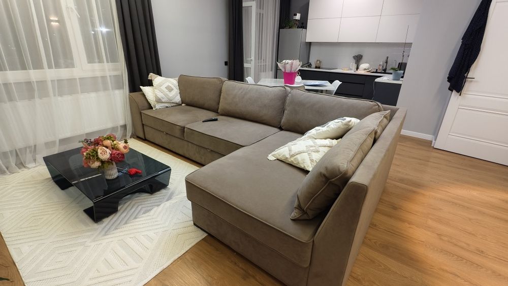 Продам диван. Практически новый