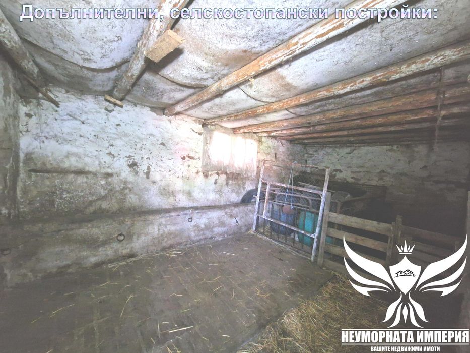 Двуетажна къща 160РЗП с голям двор 1250кв. двор в село Избеглии