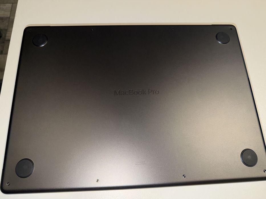 MacBook pro M5 1TB ,2025  , nou!