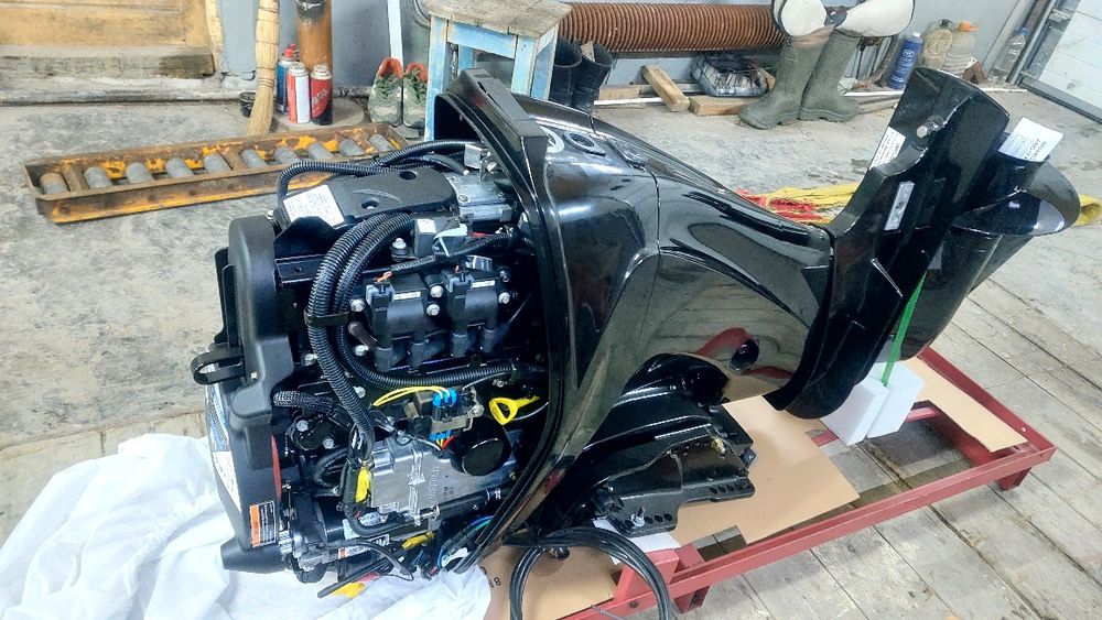 Водный транспорт продам двигатель новый