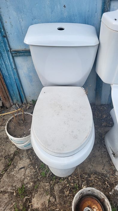Унитаз  с бочком б/у