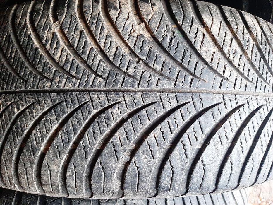 Продам шины. 215/55/17  гудиер