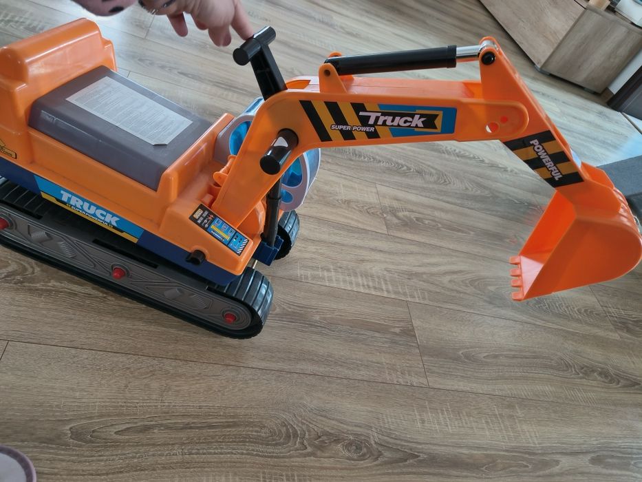 Excavator pentru copii cu braț și cupă funcționale