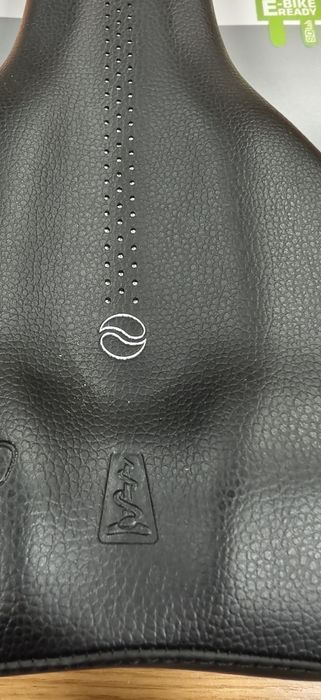 НОВА Седалка SQlab 602 Ergolux Active Trekking black 16см