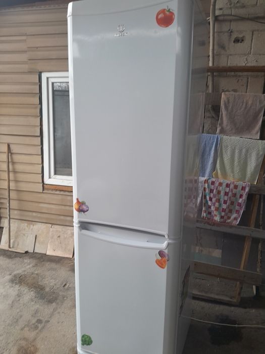 Холодильник indesit
