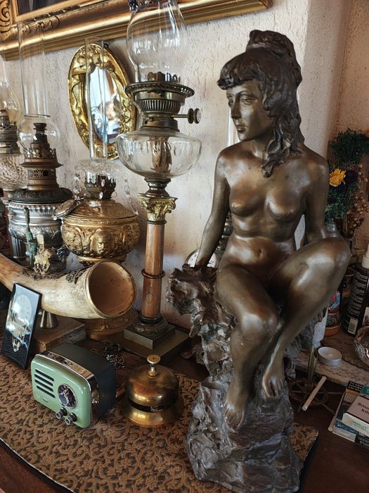 Statueta de bronz nud