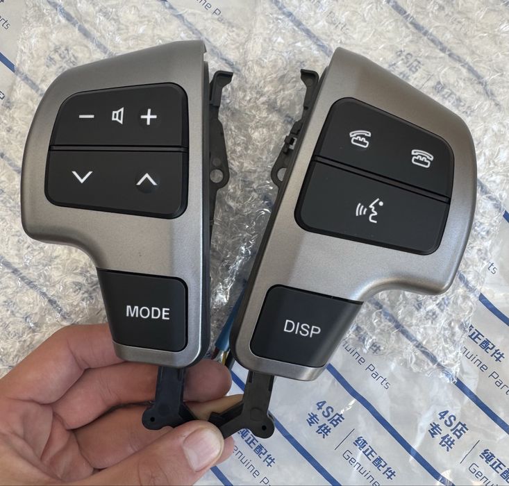 Мультируль(кнопки руля) на Toyota LC200